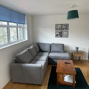 2 Bed Centre Flat Bath